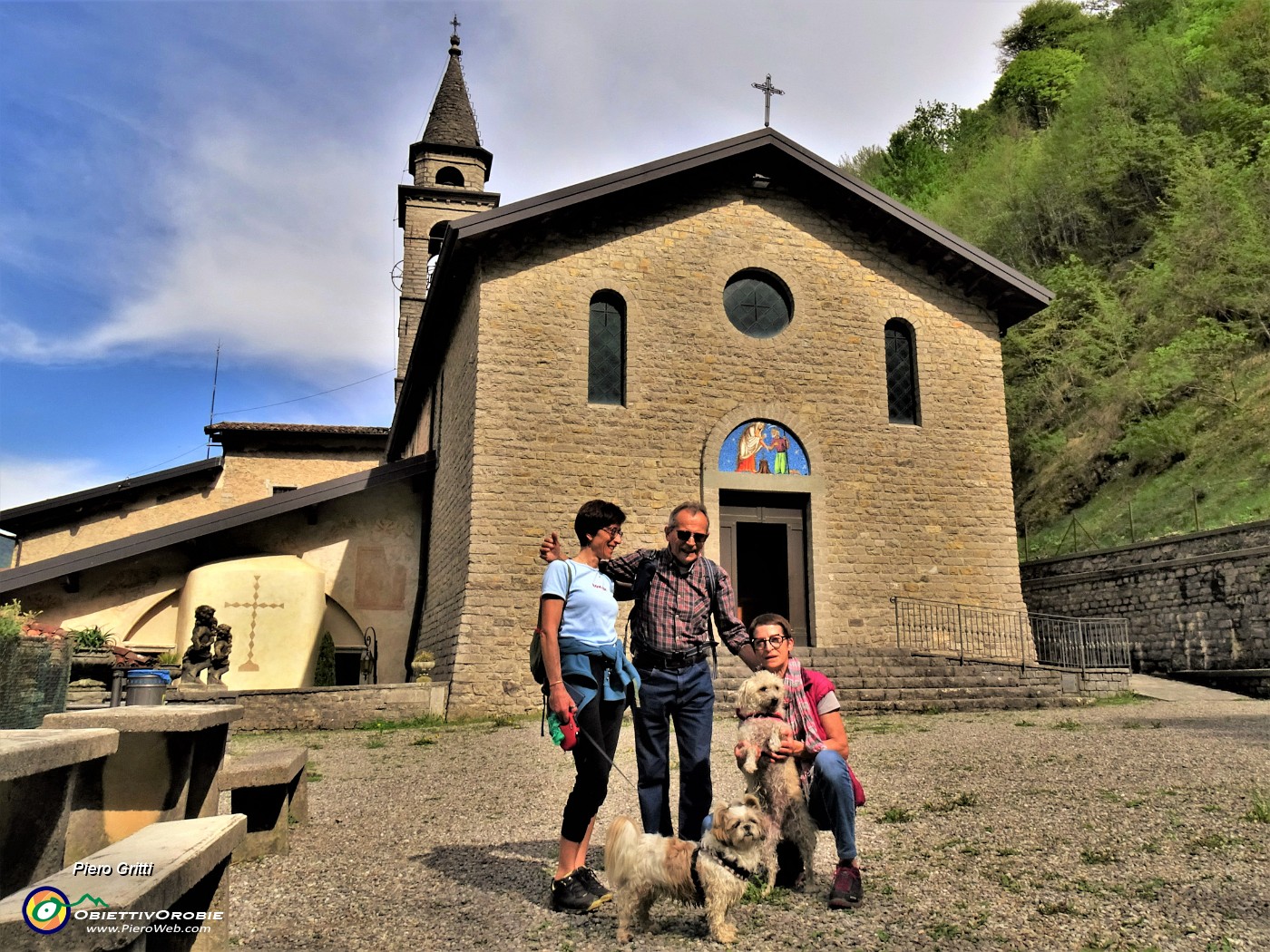 02 Al Santuario del Perello con Tiziana e Paola incontrate sul percorso.JPG